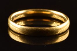A 22ct gold wedding band / ring, 3g, size M