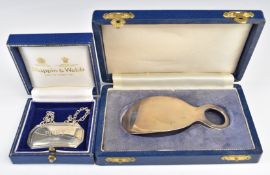 Novelty feature hallmarked silver shoe horn, Birmingham 1986, maker's mark WW, length 10.5cm, and