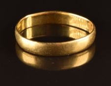 A 22ct gold wedding band / ring, Birmingham 1902, 1.9g, size M