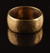 A 9ct gold wedding band / ring, 7.9g, size Q