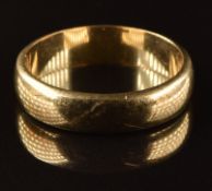 A 9ct gold wedding band / ring, 3g, size K