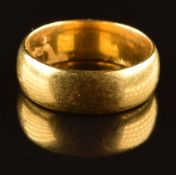 A 22ct gold wedding band / ring, size J/K. Weight approximately 6g