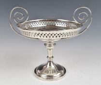Walker & Hall George V hallmarked silver twin handled pedestal dish with pierced border, Sheffield