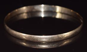 A 9ct gold bangle, 13.1g