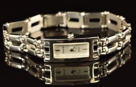 Accurist 9ct gold ladies wristwatch with silver hands and dial and quartz movement, on 9ct gold