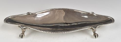 Edward VII hallmarked silver pen or similar tray, raised on four ball and claw feet, Birmingham