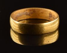 A 22ct gold wedding band / ring, Birmingham 1909, 4.6g, size R