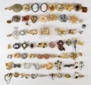 A collection of brooches including vintage examples, Suzanne Bjontegard, etc