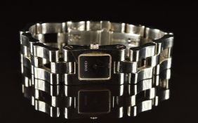 Gucci ladies wristwatch ref. 2305L with steel hands, black dial, stainless stee case and quartz