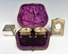 Cased pair of Victorian hallmarked silver open salts each raised on three feet, London 1881, maker
