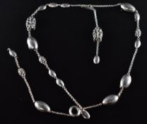 A silver bracelet made up of oval and pierced links, 14.6g