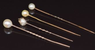 Four 9ct gold stick pins, each set with a pearl, 4g