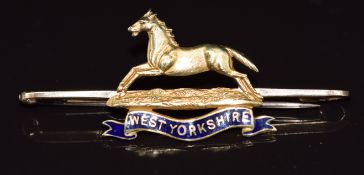 A 15ct gold 'West Yorkshire' regimental brooch, 5.8g