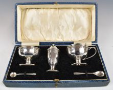 Cased George V hallmarked silver three piece cruet set with blue glass liners, Birmingham 1927,