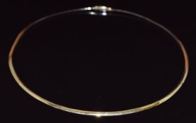 A 14k gold bi-coloured necklace, 41cm, 9.5g