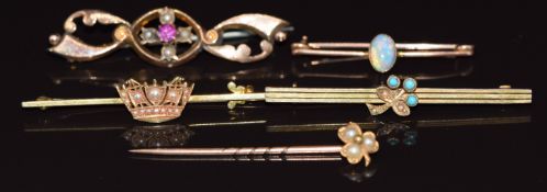 A 15ct gold brooch set with seed pearls in the form of a coronet (2.4g), 18ct gold stick pin set