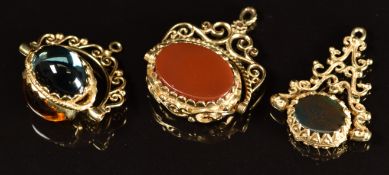 Three 9ct gold swivel fobs two set with agate, 19.1g
