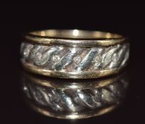 A 9ct gold ring set with diamonds, 4.9g, size M
