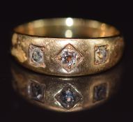 A c1920 18ct gold ring set with three old cut diamonds, 3g, size K