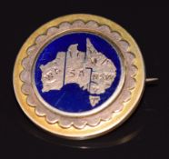 A 9ct gold brooch depicting a map of Australia set with enamel, 4g