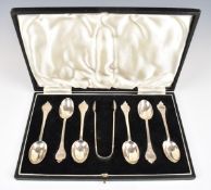 Cased set of Victorian hallmarked silver teaspoons and tongs of lace back design, London 1898, maker