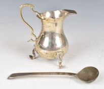Edward VII hallmarked silver jug raised on three feet, Chester 1905, maker Stokes & Ireland Ltd,