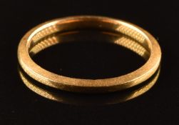 A 22ct gold wedding band / ring, size K, 1.9g