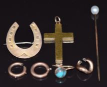 Victorian 9ct gold horseshoe brooch (Birmingham 1889), 9ct gold cross (3.8g), two 9ct gold clasps