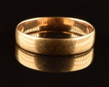 An 18ct gold wedding band / ring, Birmingham 1904, 1.7g, size M