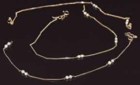 A 9ct gold necklace set with pearls (damaged), 2.4g