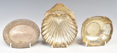 Hallmarked silver shell shaped dish raised on three ball feet, hallmarked silver bon bon dish with