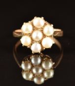 A 9k gold ring set with pearls in a cluster, 3g, size N