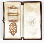 Masonic 9ct gold jewel or medal, in original box, weight 8.2g all in