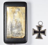 WW1 German Iron Cross medal, in fitted box with ribbon and photograph
