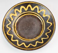 Winchcombe pottery slipware shallow bowl, probably Trudi and Ray Finch, diameter 26cm