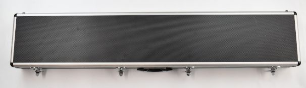 Aluminium padded shotgun or rifle flight case, 132 x 26 x 11cm.