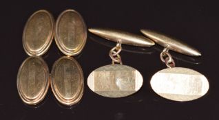Two pairs of 9ct gold cufflinks with engine turned decoration, 6.5g