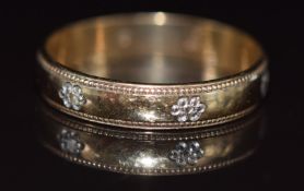 A 9ct gold wedding band / ring set with diamonds, 2.2g, size R