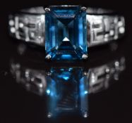 A 9ct white gold ring set with topaz, 4g, size N
