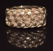 A 9ct gold keeper ring, 7.6g, size X