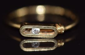 An 18k gold ring set with a diamond, 1.6g, size J