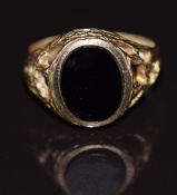 A 9ct gold ring set with onyx, 2.8g, size I