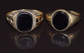 Two 9ct gold rings set with onyx, 5.7g, size V & S