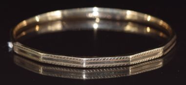 Art Deco 9ct gold flapper bangle, Birmingham 1923, 14g
