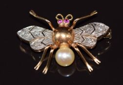 Art Deco 9ct gold brooch pin the form of a fly set with ruby eyes, diamonds to the wings and a pearl