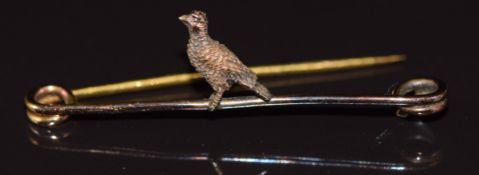 A 9ct gold c1920 brooch in the form of a partridge, 2.6g 4.5x1cm