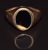 A 9ct gold set with a hardstone (chipped), 2.3g, size M