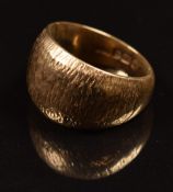 A 9ct gold ring with textured decoration, 5.3g, size F