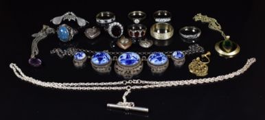 Eight silver rings, silver necklace, Delft necklace, Edwardian silver brooch depicting two tennis