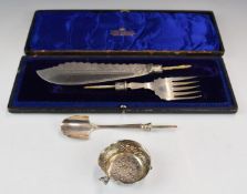 Victorian hallmarked silver fish server blades and tynes, Sheffield 1893, maker Roberts & Belk